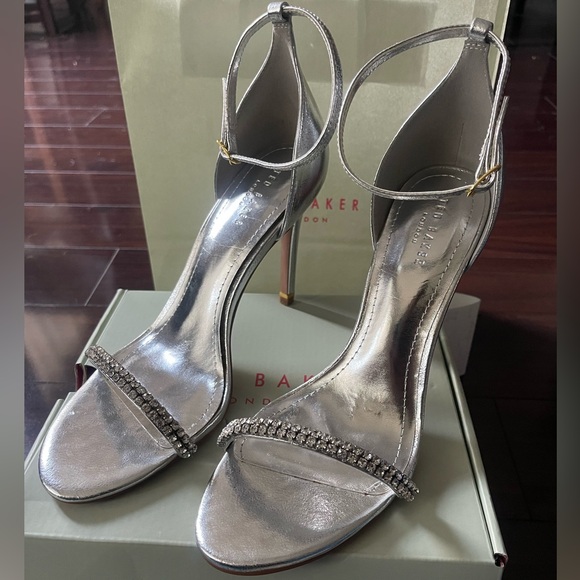 BNIB TED BAKER SILVER HEELS - Picture 1 of 8